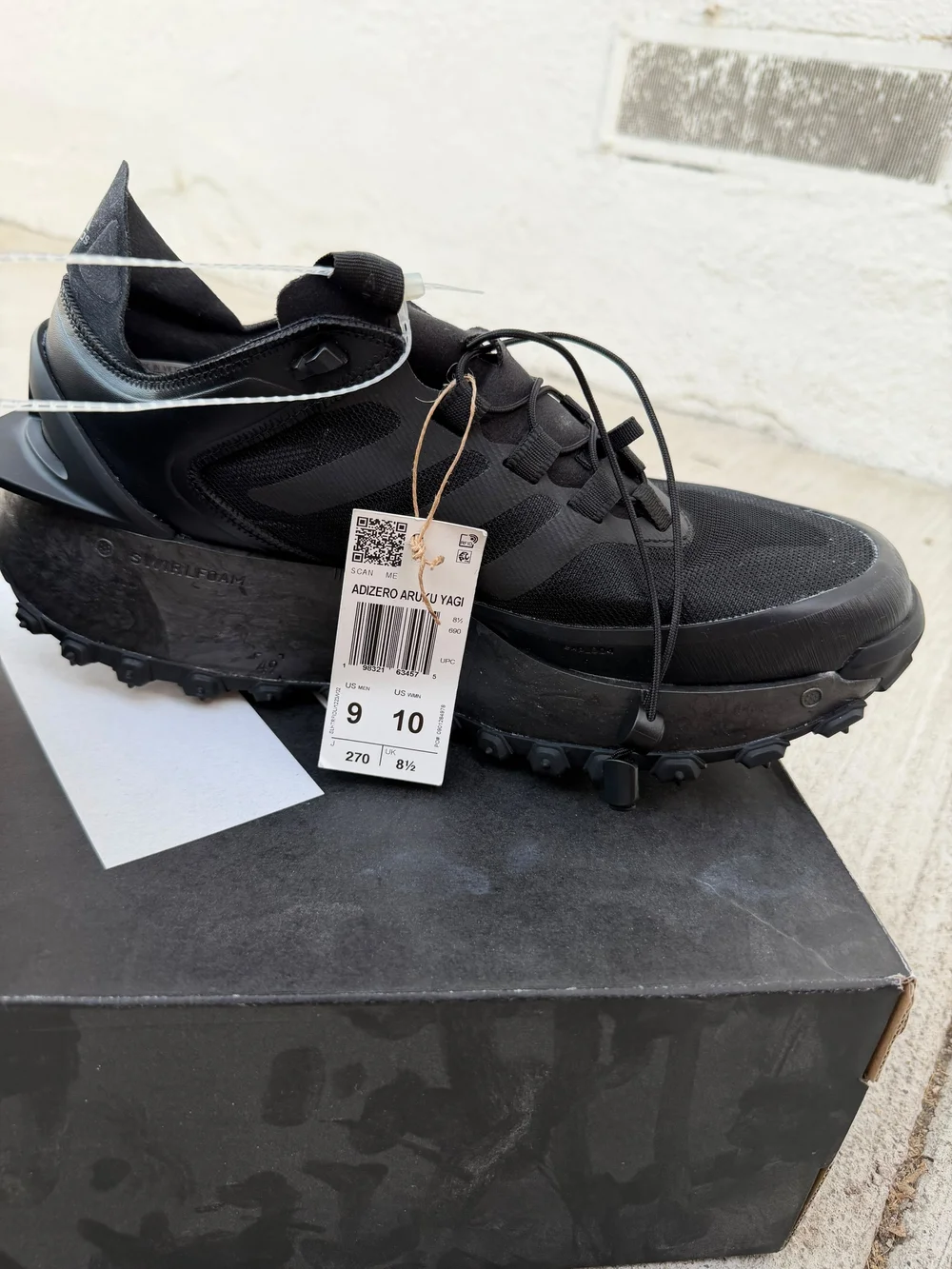 Aruku Yagi Men's Running Shoe - Black Make Me An Offer